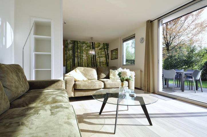 Bungalow voor 6 personen, met terras en balkon/terras in Friesland