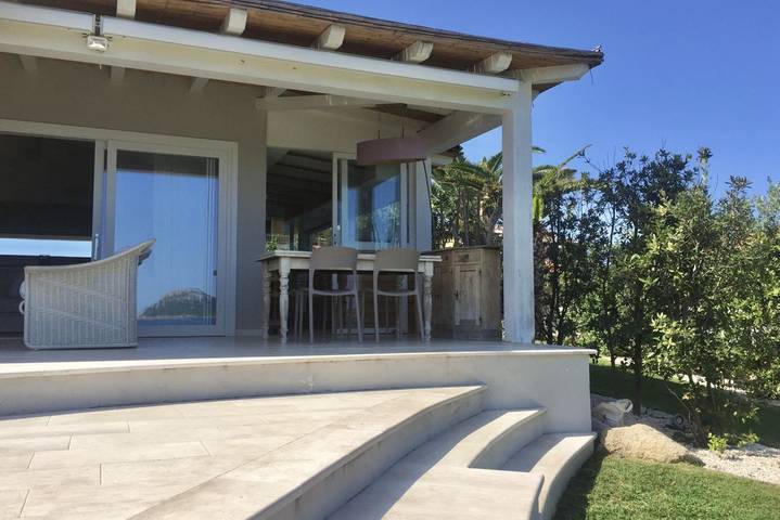 Villa per 5 persone, con giardino e vista oceano in Golfo Aranci