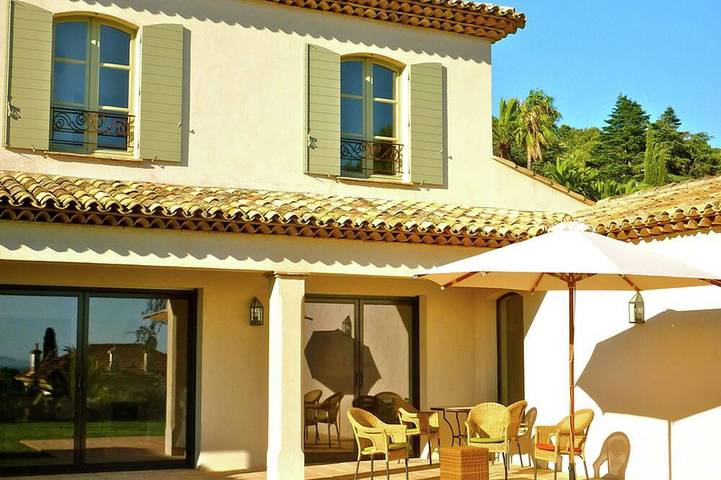 Location de vacances pour 12 personnes, avec jardin dans Office De Tourisme De La Croix Valmer