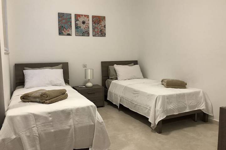 Ganze Wohnung, Azure Cottage: Schöne, moderne 3-Zimmer-Wohnung mit Gemeinschaftspool in Marsalforn, Zebbug
