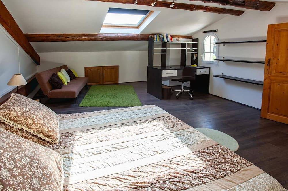 Villa Sur L'ile by Villa Plus in Roquemaure, Nimes region