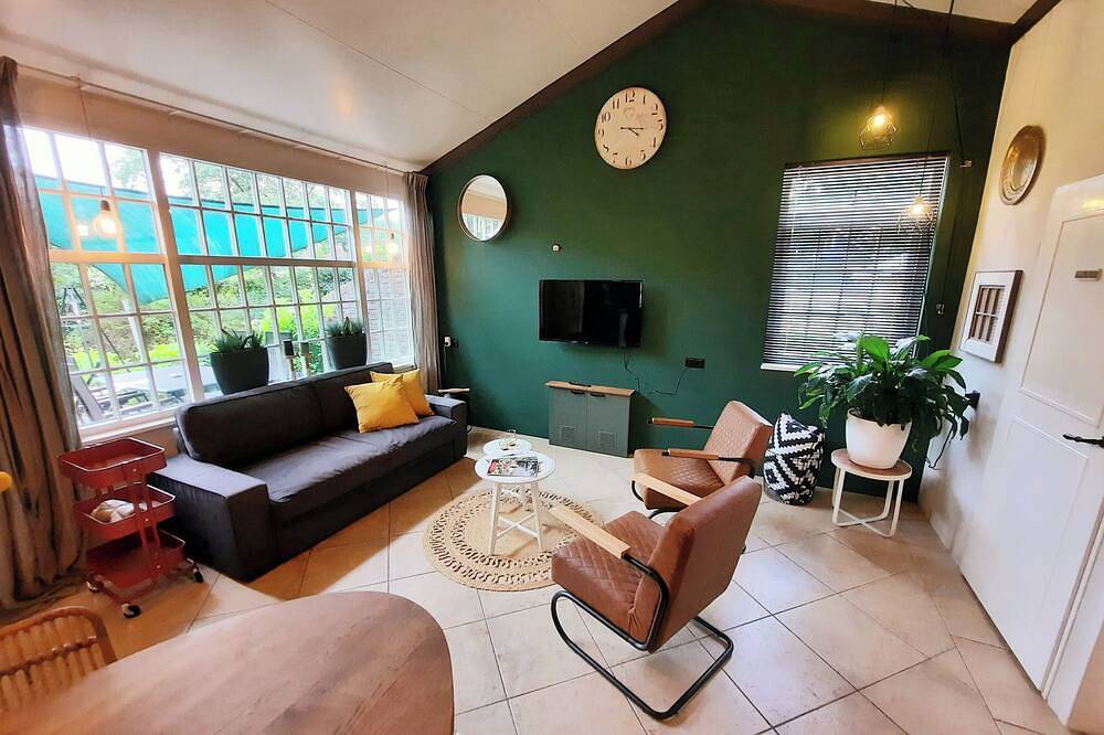 Moderner Bungalow im Landhauslook mit Hot Tub. Haustiere erlaubt. in Drenthe