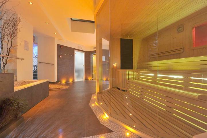 Hôtel pour 3 personnes, avec sauna ainsi que jacuzzi et jardin à Malè - 4