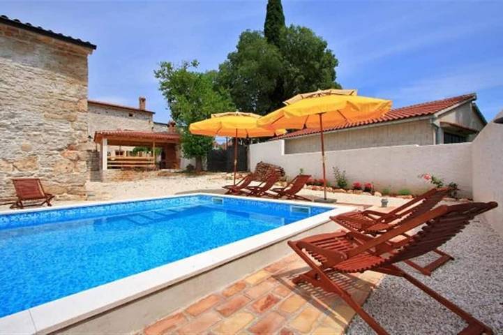 Ferienhaus für 18 Personen, mit Terrasse und Garten, mit Haustier