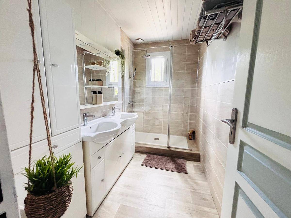 Appartement entier, Two-Bedroom Apartment in Cournonterral, Côte méditerranéenne (France)