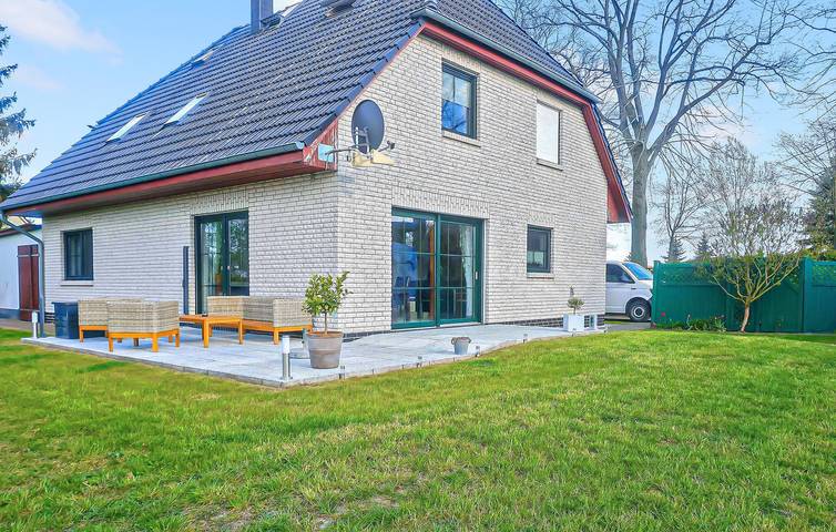 Ganze Ferienwohnung, Modernes Apartment am See mit Parkplatz & WiFi in Woldegk, Mecklenburg-Strelitz