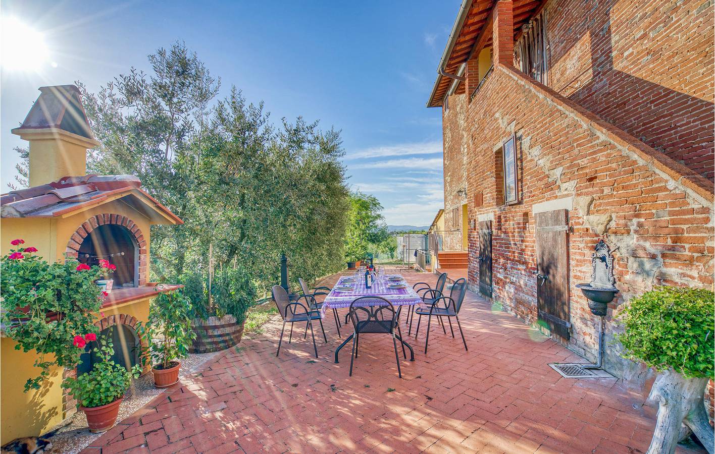 Appartamento intero, Appartamento di 100m² con parcheggio, TV e WiFi - 700m a Alberoro in Alberoro, Monte San Savino