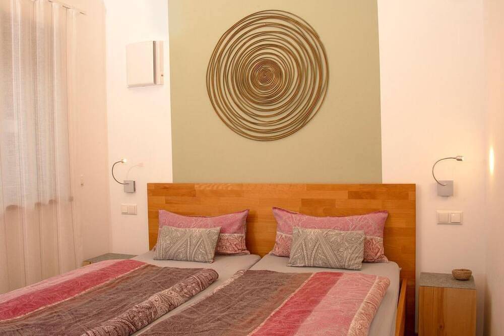 Ganze Wohnung, Ferienwohnung Rubin - Ferienhaus Weitblick in Burg Eltz, Burgen (Mosel)
