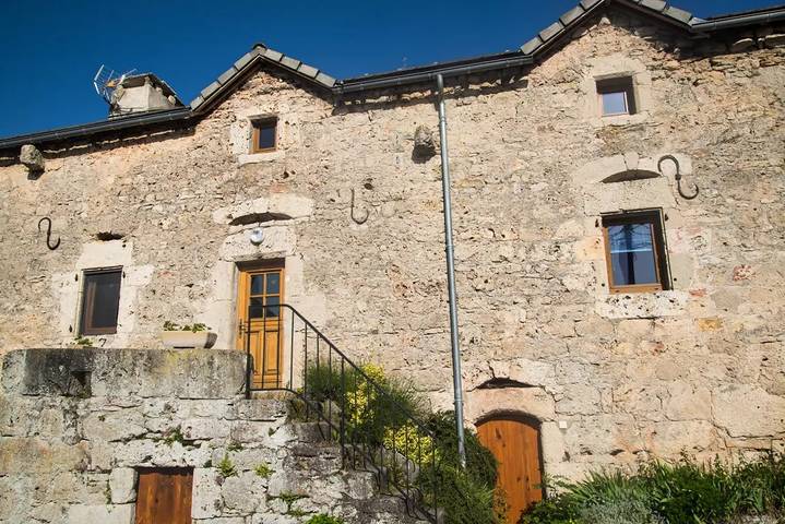Gîte pour 6 personnes, avec jardin et piscine