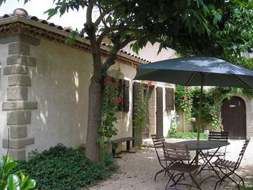 Gîte pour 4 personnes, avec terrasse et jardin, animaux acceptés à Poyols