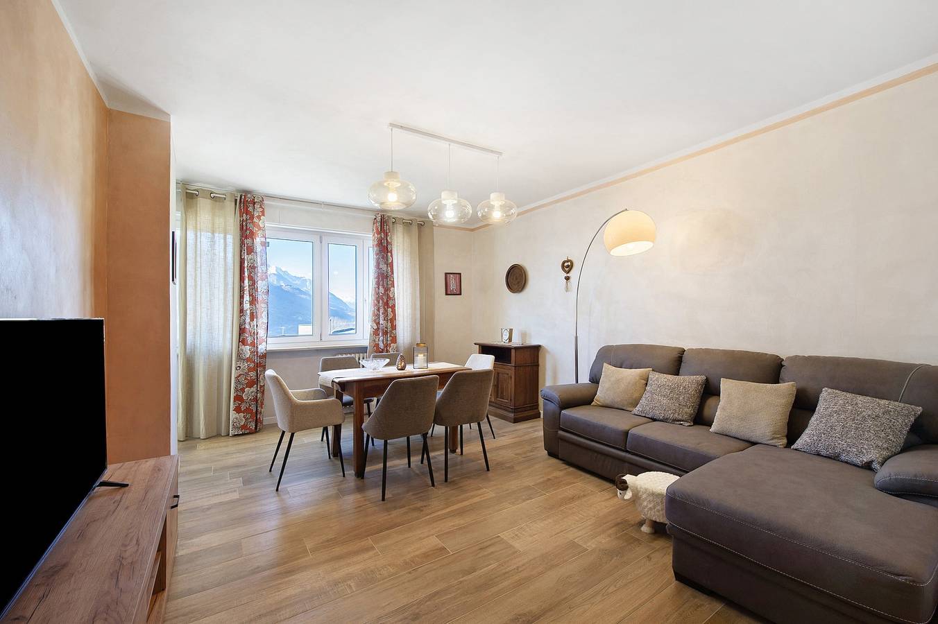 Ganze Wohnung, Appartement 'Solange Saint Vincent' mit Bergblick und Balkon in Saint-Vincent, Comune di Saint-Vincent