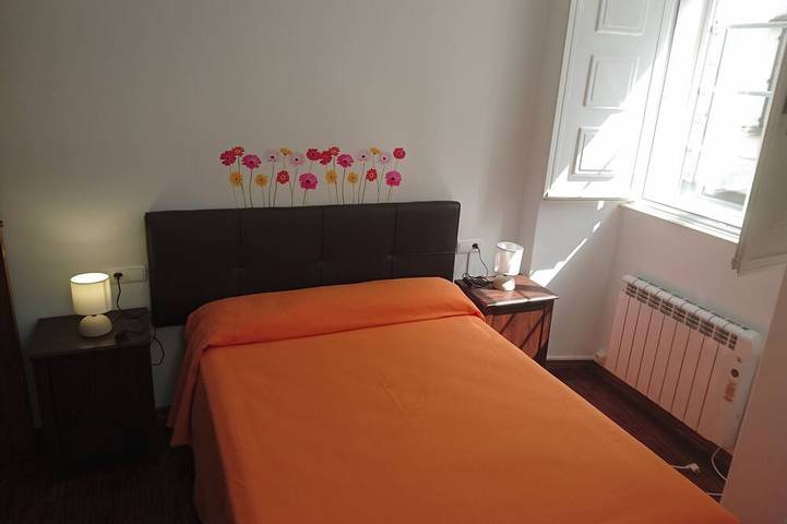 Entire apartment, 1 Historic center apartment, 200 mtrs cathedral in Santiago de Compostela, La Coruña Province