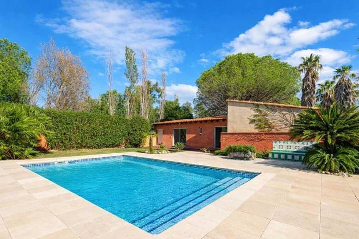 Chalet para 8 personas, con jardín además de terraza y piscina - 1