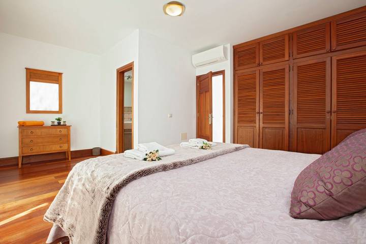 Ferienhaus für 6 Personen, mit Terrasse und Garten in Puerto Calero Marina - 4