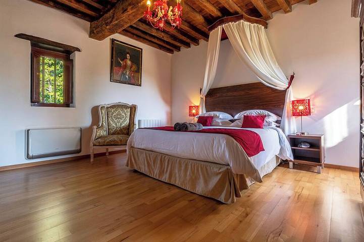 Location de vacances pour 4 personnes, avec jardin et sauna ainsi que piscine et jacuzzi, animaux acceptés à Ajat