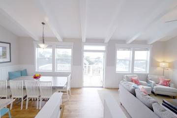 Vacation Home for 10 Guests in Lincoln City, Oregon Coast, Picture 2