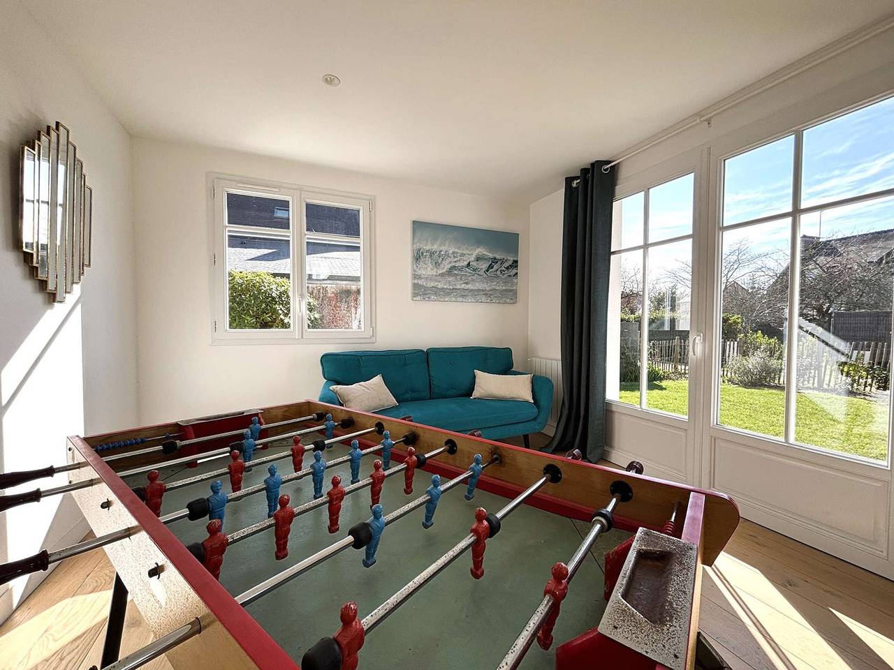 Spacious 4Br House in Bénodet with Game Room, Wi-Fi, Enclosed Garden & Terrace in Bénodet, Quimper region