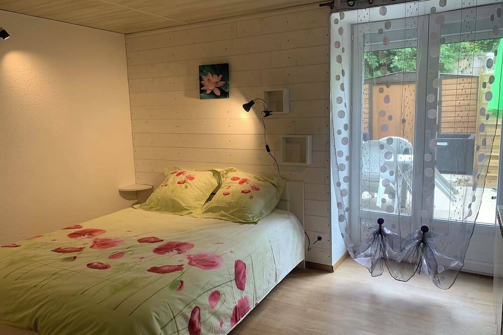 Entire apartment, Gite Spa du Thamis private terrace Clairvaux les lacs 5min from the lake in Clairvaux-les-Lacs, Jura