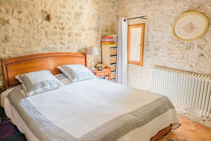 Location de vacances pour 10 personnes, avec sauna ainsi que jardin et jacuzzi, animaux acceptés à Saint-Martin-de-Castillon - 2