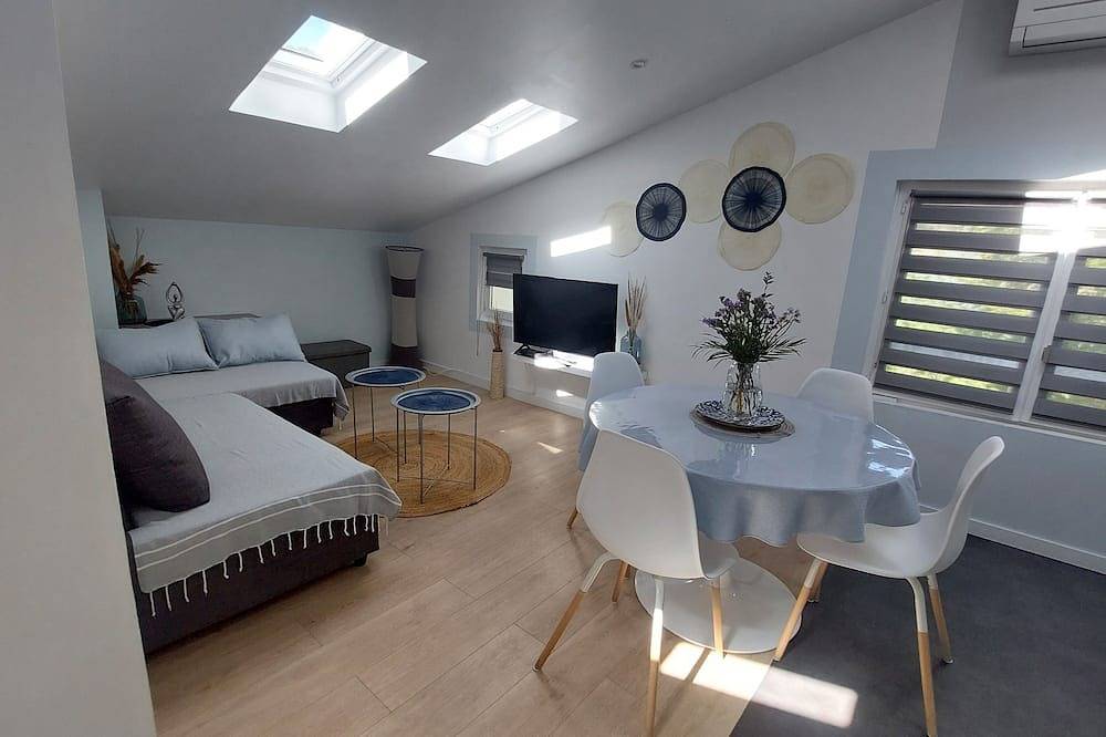 Appartement entier, La campagne à la mer : T3 à l'étage d'1 maison provençale avec grand extérieur in La Cadière-d'Azur, Côte méditerranéenne (France)