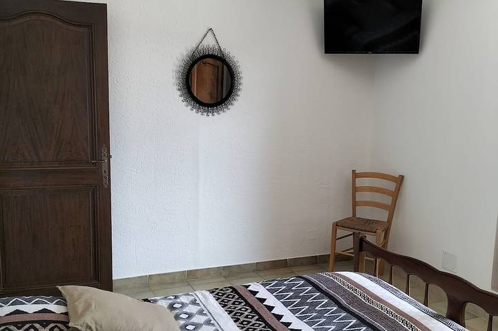 Location de vacances pour 6 personnes, avec jardin ainsi que sauna et jacuzzi, animaux acceptés à Mollégès - 3