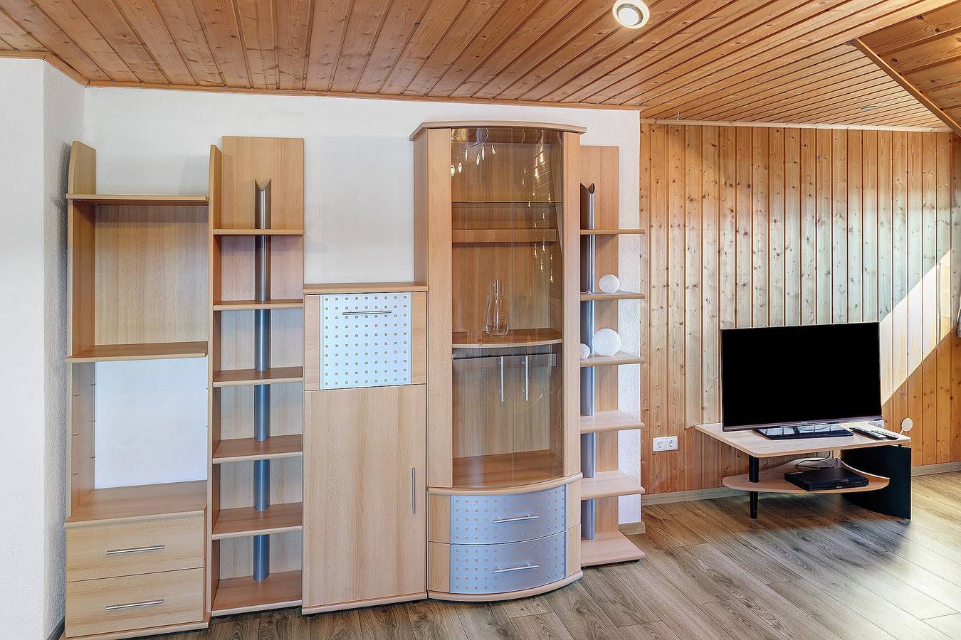 Ganze Wohnung, Ferienwohnung 'Fewo Tanja's Blumenparadies' mit Privatterrasse, Gemeinschaftsgarten und Wlan in Frankenalb