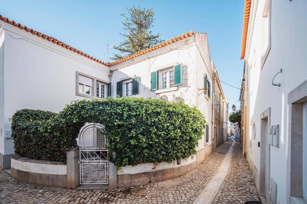 3 Bedroom Town House - Historic Centre of Cascais. 100 mts from the beach and centre of Cascais in Cascais e Estoril, Costa de Lisboa