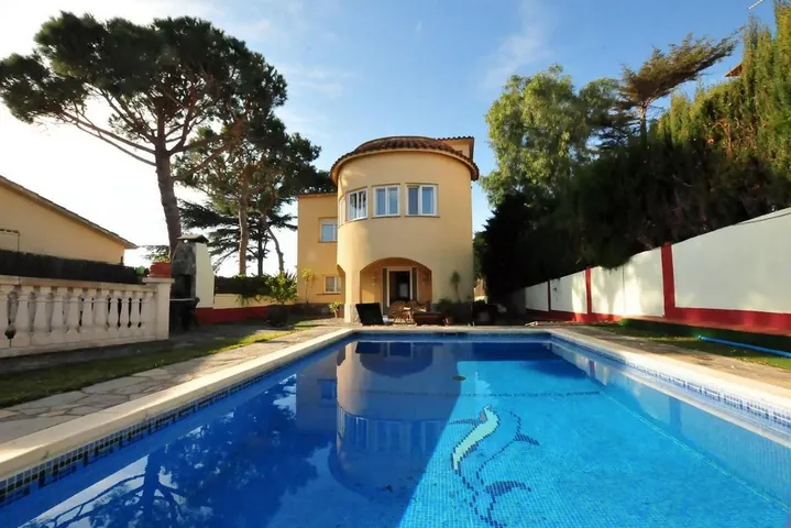 Chalet para 7 personas, con jardín además de piscina y vistas - 1