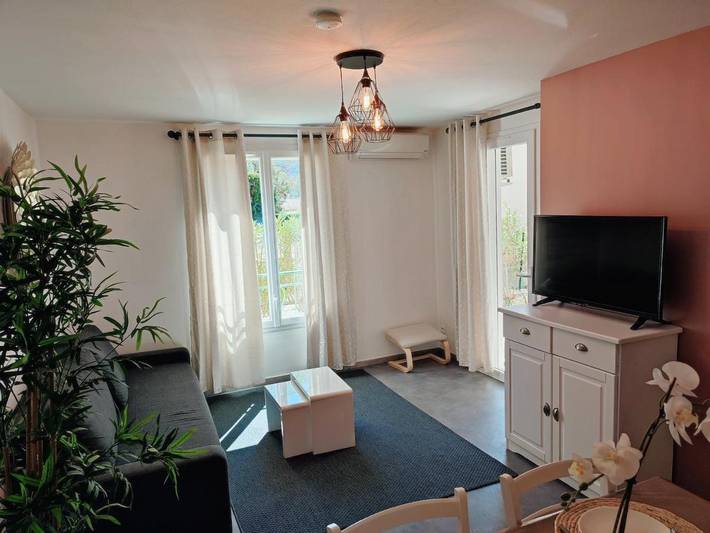 Appartement de vacances pour 4 personnes, avec piscine et terrasse