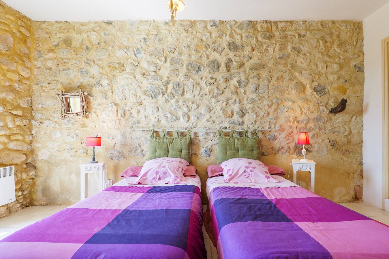 Gästezimmer „Chez Bacchus – Zimmer Syrah“ mit privater Terrasse und Wlan in Gras, Privas (arrondissement)