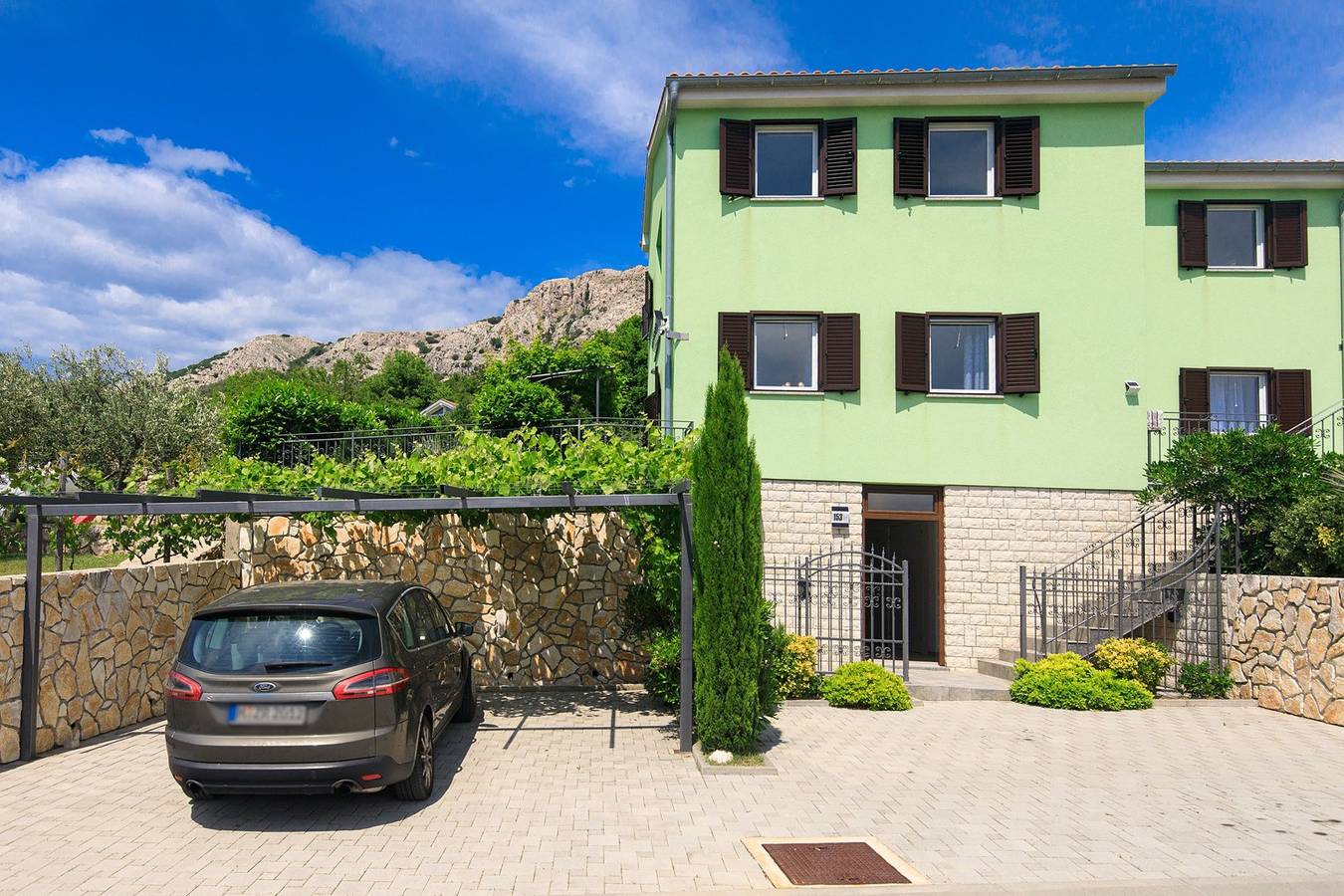Ganze Wohnung, Neu eingerichtete Wohnung in Jurandvor, nicht weit von Baška. in Baska, Krk