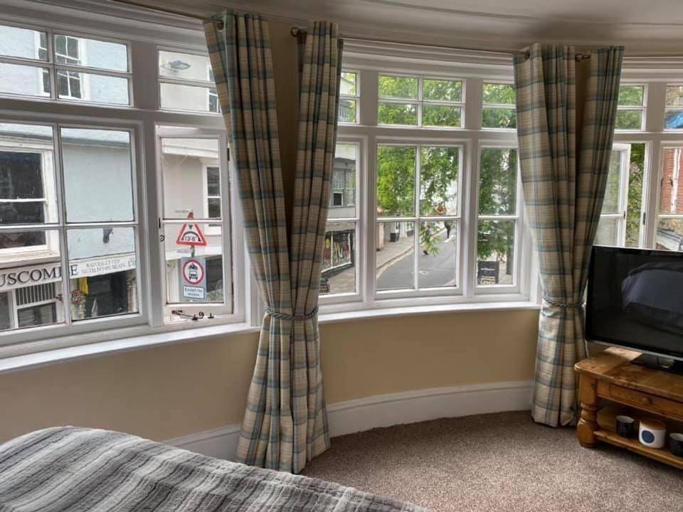 Large Twin Room in Totnes, Devon