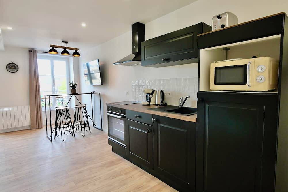Entire apartment, D-Day Suites:Avallon 25m²/Centre Ville-/2pers/2min from train station/15min from Utah Beach in Carentan les Marais, Saint-Lô region