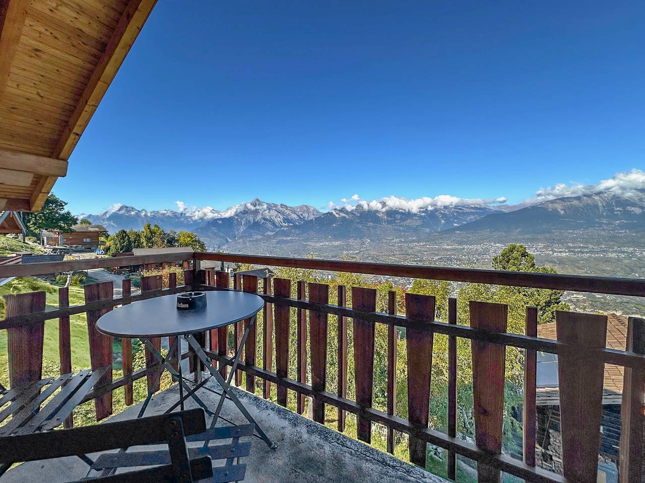Ganze Wohnung, Bear Ridge Retreat - 8mns to slopes - Swiss Alps in Les Agettes, Walliser Alpen