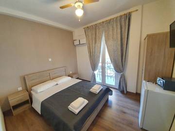 Chambre d’hôte pour 2 personnes, avec balcon et vue, animaux acceptés à Athènes
