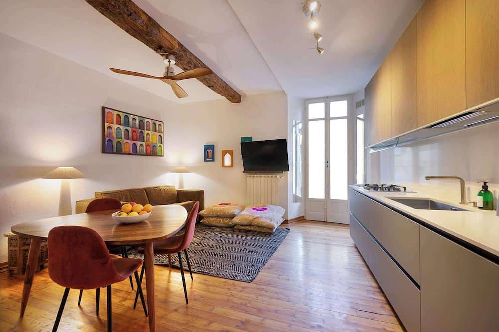 Ganze Wohnung, Italian Lakes 2 bedroom Apartment with fresco in Lesa, Lago Maggiore (Piemont)