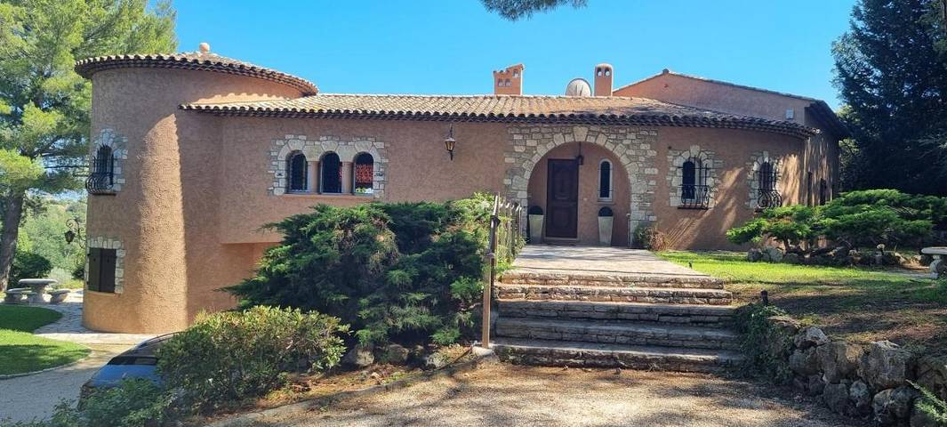 Chalet para 12 personas, con jardín además de vistas y piscina - 1