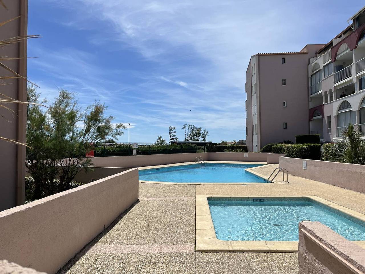 Ganze Wohnung, Modernes Apartment mit Parkplatz, Pool und Strandnähe in Rochelongue in Cap d'Agde, Agde