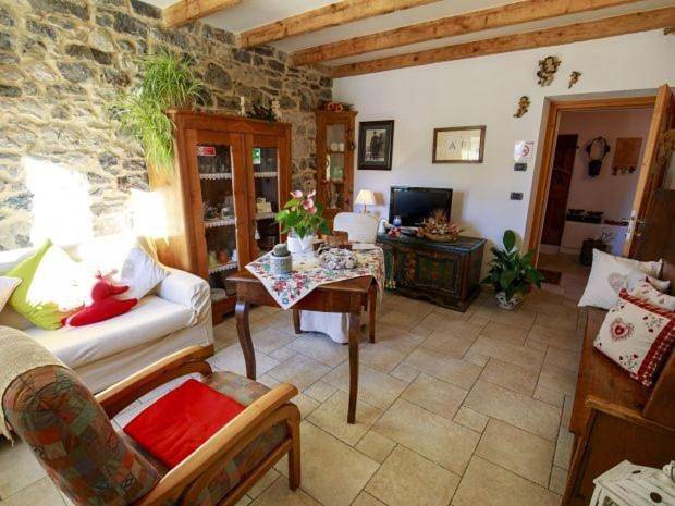 Maison d’hôte pour 3 personnes, avec Balcon et Terrasse ainsi que Jardin et Vue à Lauco