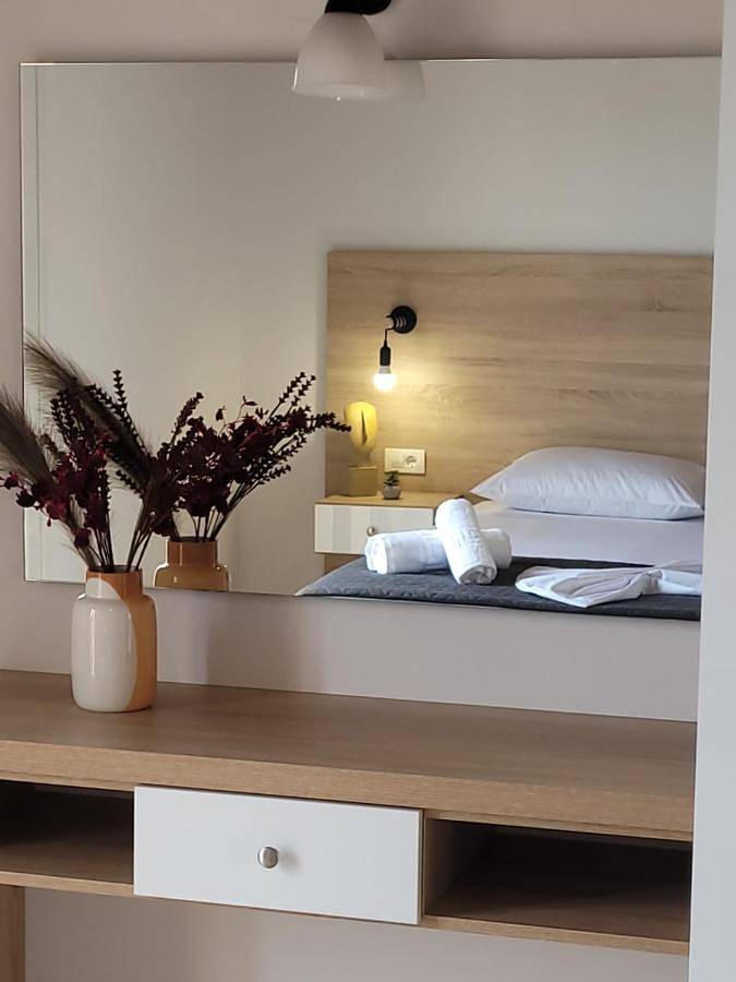 Appartement voor 2 personen, with terras and uitzicht as well as tuin in Planos