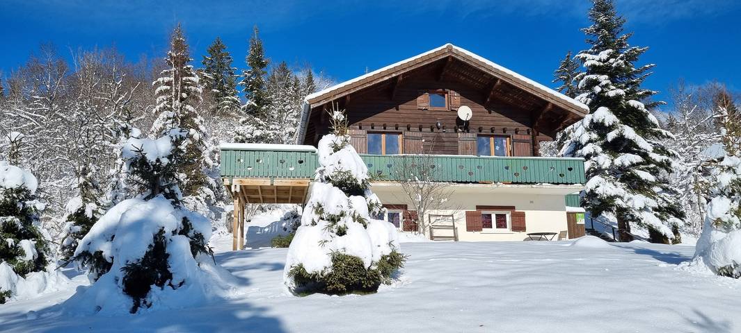 Chalet 'Le De Marie': Mountain View, Shared Terrace, and Wi-Fi in Foncine-le-Haut, Parc naturel régional du Haut-Jura