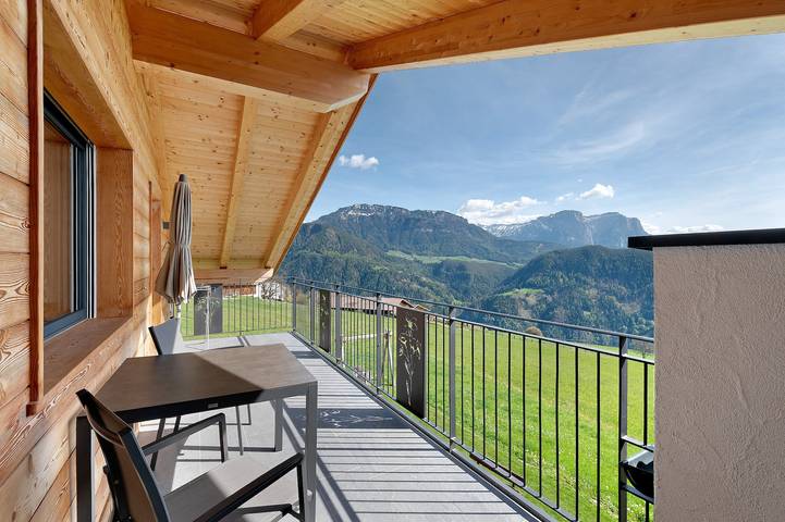 Ganze Wohnung, Ferienwohnung 'Platiederhof Apt Tschöfas' mit Bergblick, Terrasse und Wlan in Tschöfas, Lajen