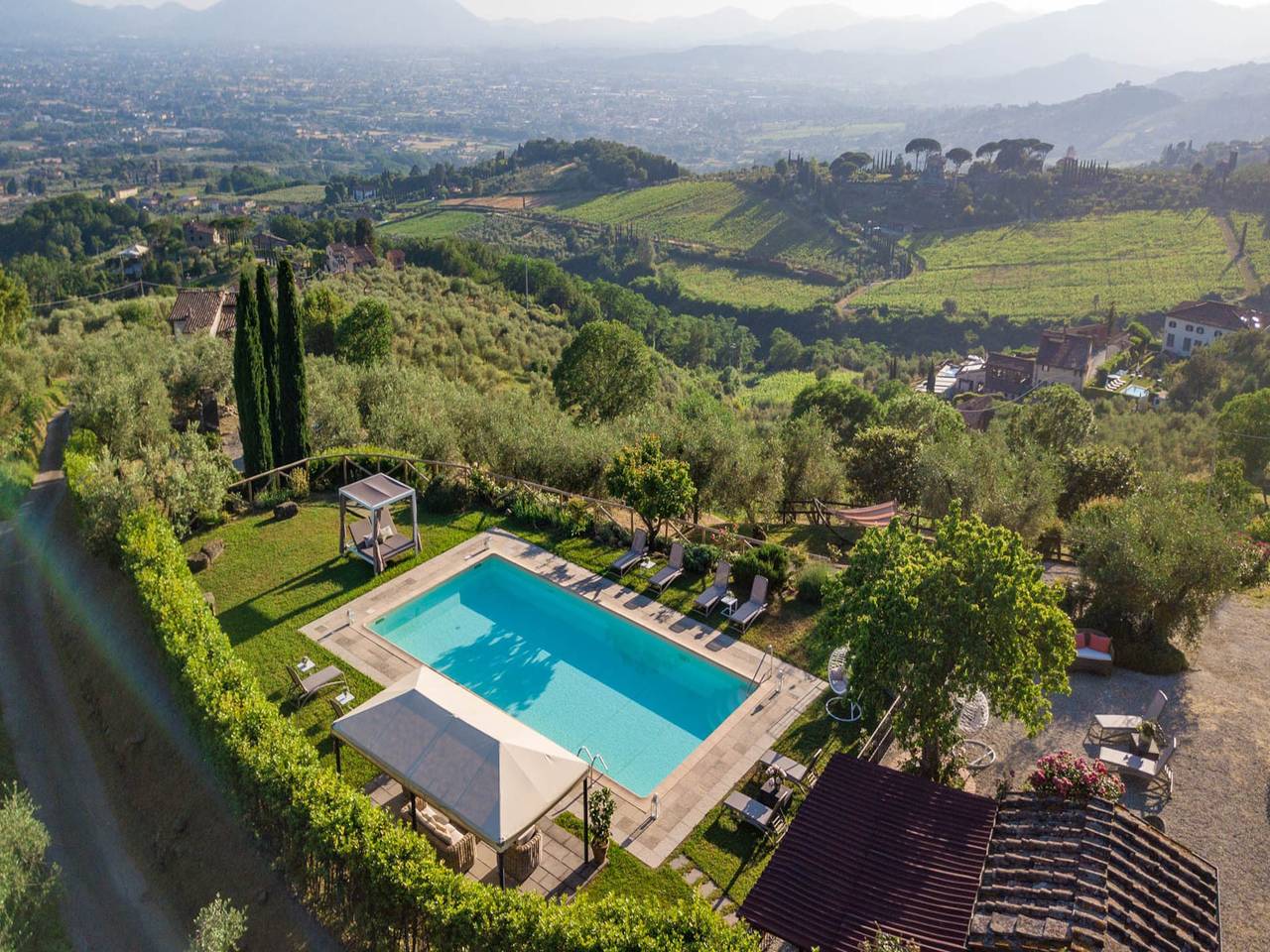 Villa con piscina e vista sui vigneti in Capannori, Provincia di Lucca
