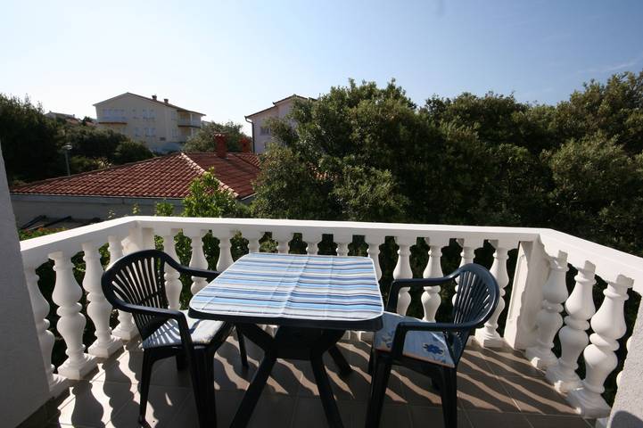 Apartament wakacyjny dla 3 osób, z balkon/ taras w Mandre