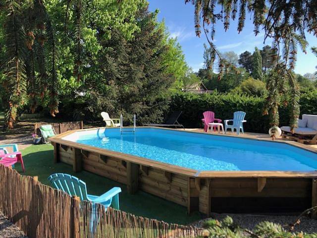 Chambre d’hôte pour 4 personnes, avec Balcon et Jacuzzi ainsi que Terrasse et Jardin à Saint-Morillon