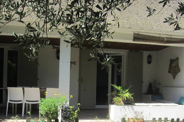 Location de vacances pour 6 personnes, avec Balcon ainsi que Terrasse et Jardin à Les Angles (Gard)