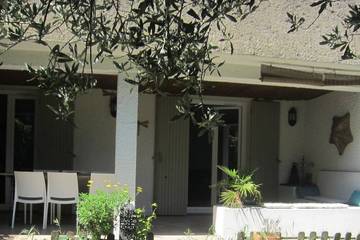 Location de vacances pour 6 personnes, avec terrasse et jardin à Les Angles (Gard)