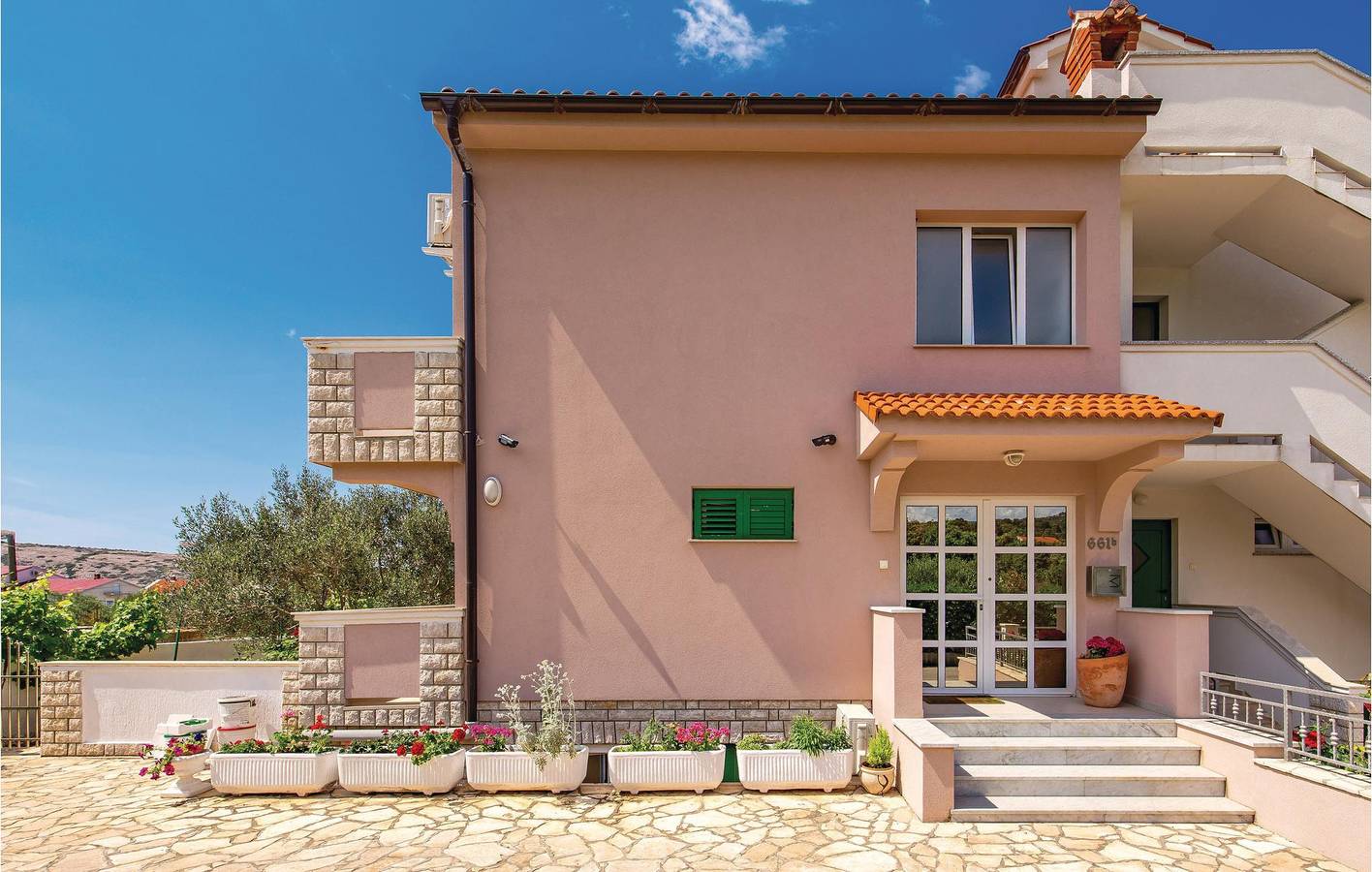 Apartment mit Meerblick, Pool, Terrasse und bequemem Zugang zum Strand in Kaštel (Barbat), Barbat na Rabu