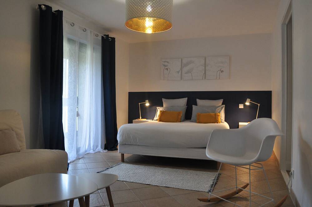 Chambre d'hôtes A la clé des champs Gorges de l'Aveyron Cocoon room in Varen, Massif Central