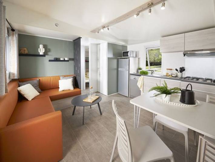 Mobil home pour 6 personnes, avec terrasse et piscine, animaux acceptés à Seillac